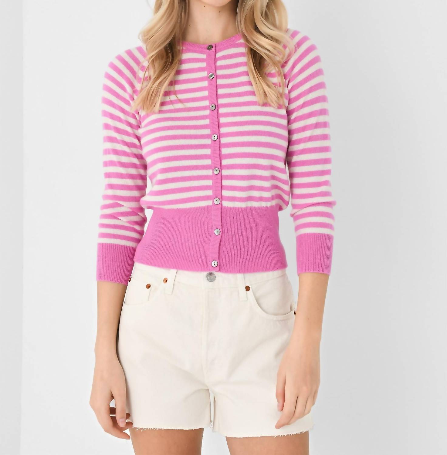 Укороченный кардиган в полоску цвета пионового крема Jumper1234, цвет peony cream
Укороченный кардиган в полоску цвета пионового крема Jumper1234, цвет peony cream