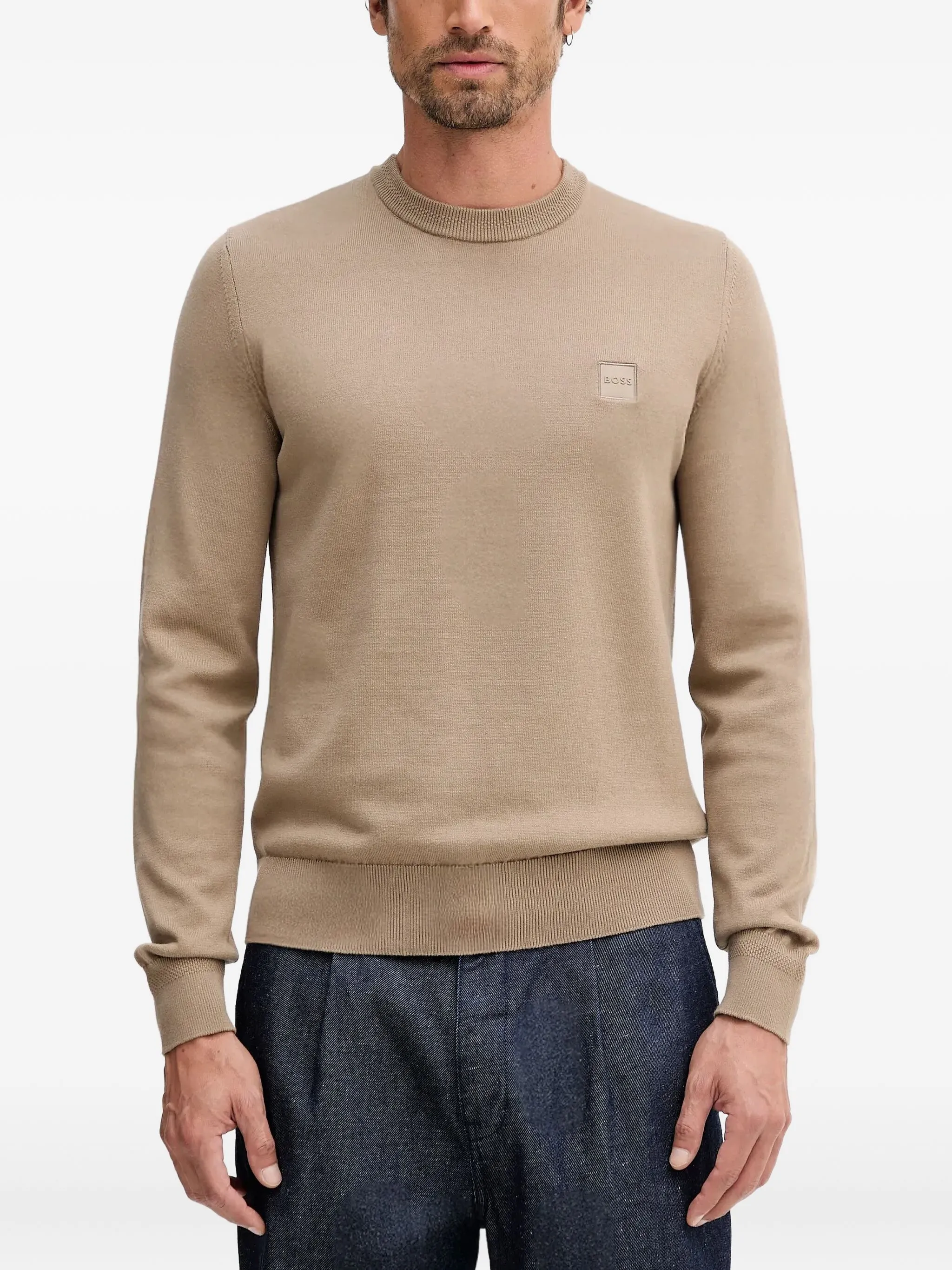 Свитер с круглым вырезом и нашивкой-логотипом Boss, нейтральный
Свитер с круглым вырезом и нашивкой-логотипом Boss, нейтральный