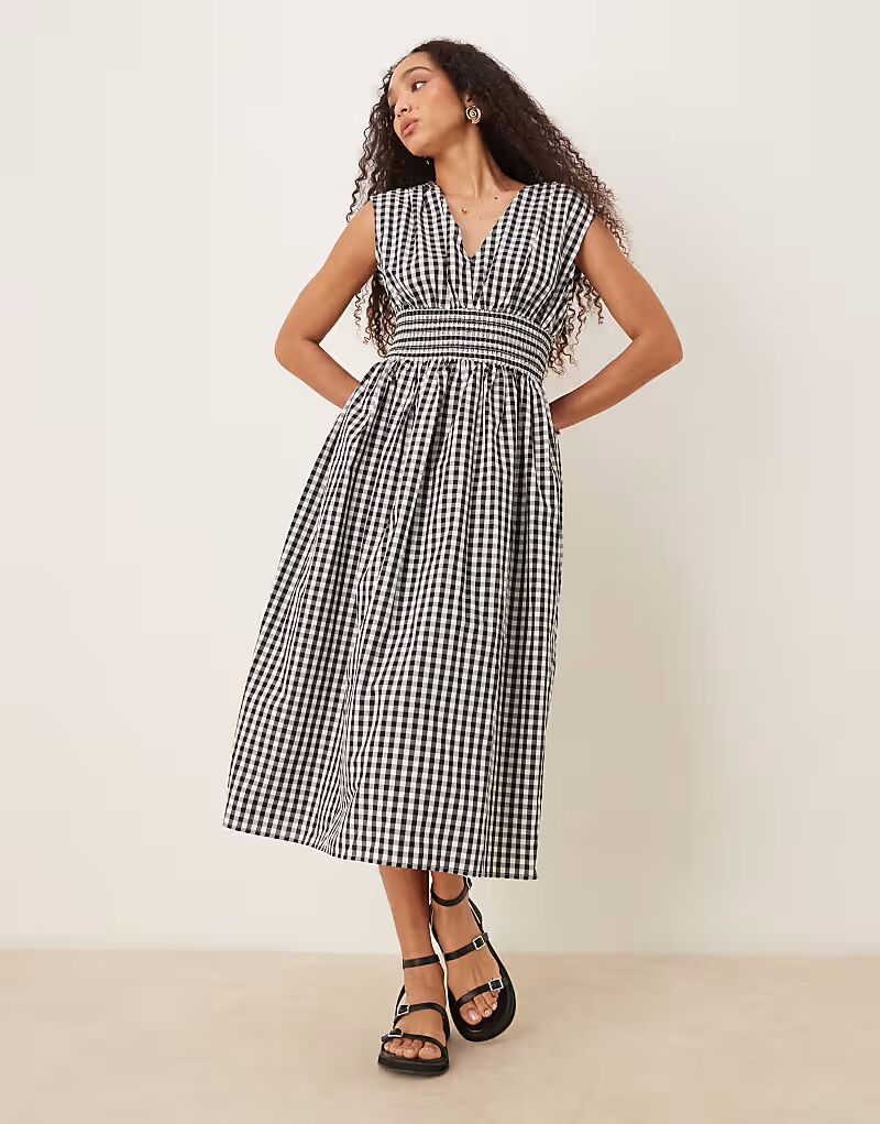 Платье-миди YAS с присборенной талией в черно-белую клетку
Платье-миди YAS с присборенной талией в черно-белую клетку