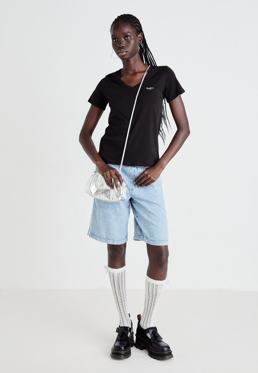 Футболка Pepe Jeans MACY V NECK 2 PACK, Black/White/Black
Футболка Pepe Jeans MACY V NECK 2 PACK, Black/White/Black