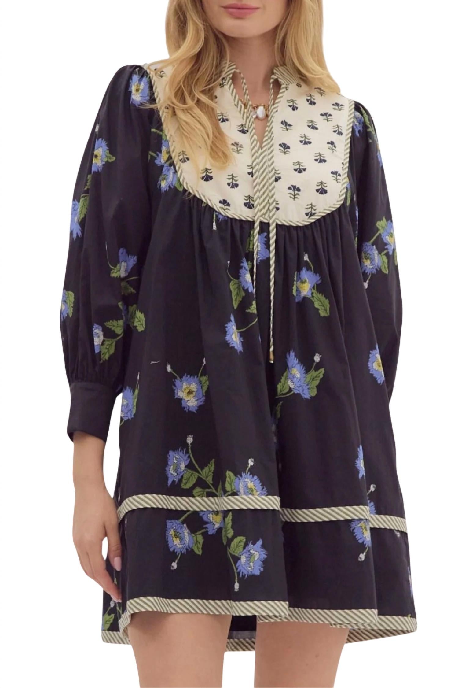 Платье с цветочным принтом черного цвета entro
Платье с цветочным принтом черного цвета entro