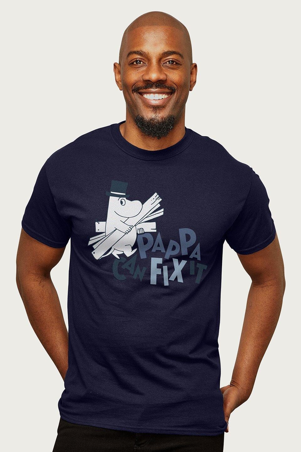 Синяя футболка с надписью «Муми-папа может это исправить» Moomin, темно-синий
Синяя футболка с надписью «Муми-папа может это исправить» Moomin, темно-синий