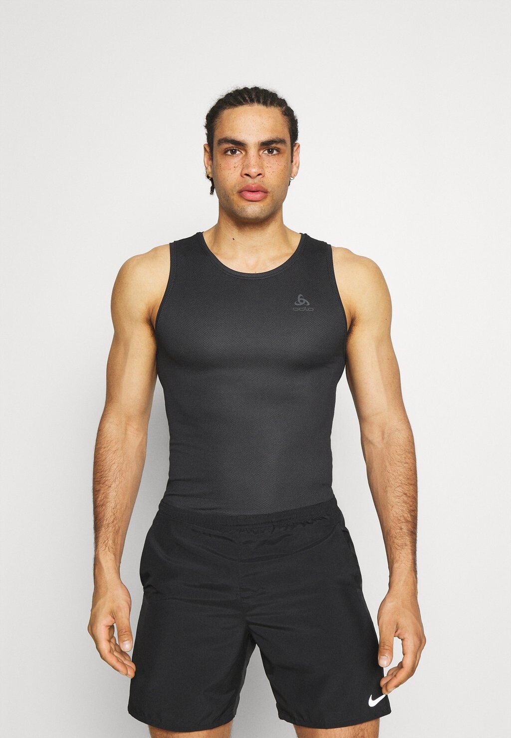 Топ CREW NECK SINGLETACTIVE ODLO, цвет black
Топ CREW NECK SINGLETACTIVE ODLO, цвет black