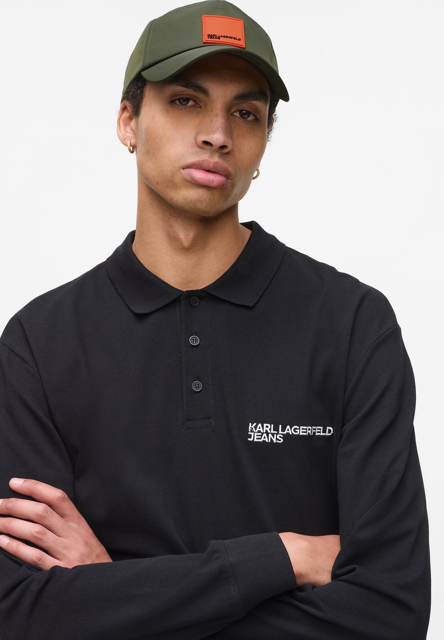 Бейсболка Karl Lagerfeld Jeans BOX LOGO, Forest Night/Dark Green
Бейсболка Karl Lagerfeld Jeans BOX LOGO, Forest Night/Dark Green