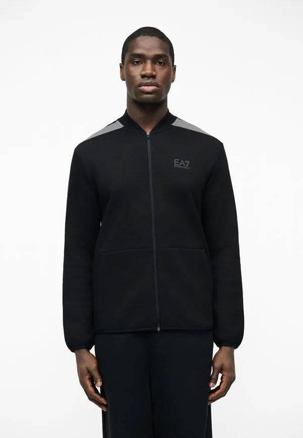 Толстовка на молнии с натуральным бейсбольным воротником Ea7 Emporio Armani, Black Beauty, Черный, Толстовка на молнии с натуральным бейсбольным воротником Ea7 Emporio Armani, Black Beauty
Толстовка на молнии с натуральным бейсбольным воротником Ea7 Emporio Armani, Black Beauty, Черный, Толстовка на молнии с натуральным бейсбольным воротником Ea7 Emporio Armani, Black Beauty