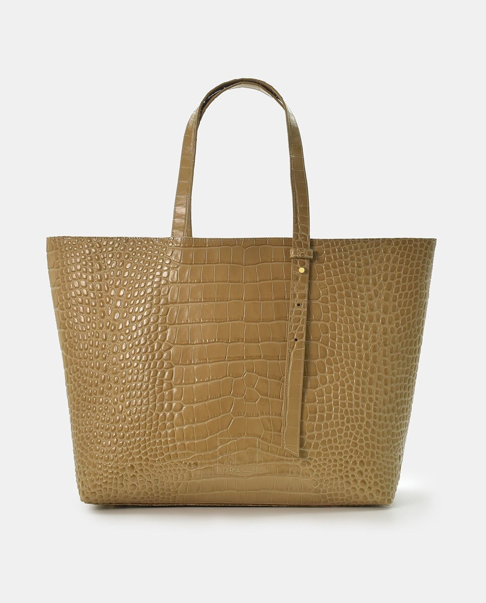 Бежевая кожаная сумка на плечо с тиснением Leandra, бежевый
Бежевая кожаная сумка на плечо с тиснением Leandra, бежевый