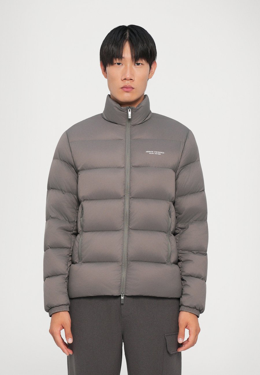 Куртка Armani Exchange Down jacket, Dark Gull Gray/Dark Grey
Куртка Armani Exchange Down jacket, Dark Gull Gray/Dark Grey