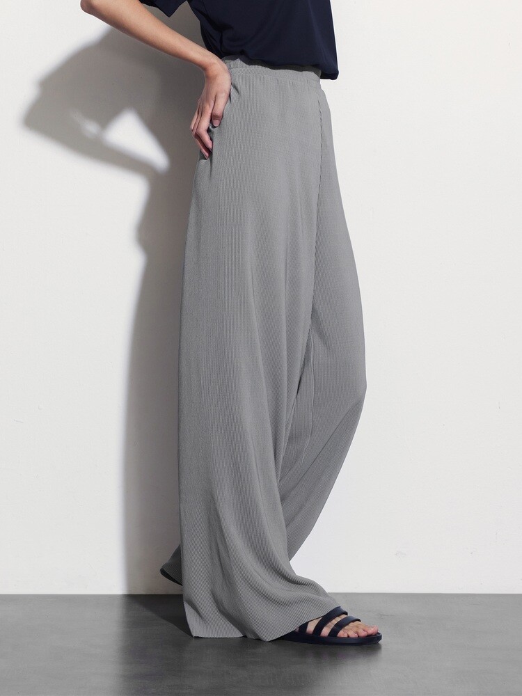 Брюки женские Gap с плиссированной текстурой, черный
Брюки женские Gap с плиссированной текстурой, черный