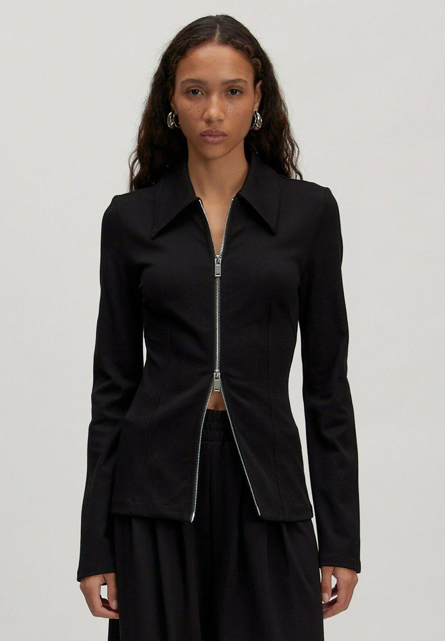 Блуза EDITED Blouse, Schwarz/Black
Блуза EDITED Blouse, Schwarz/Black