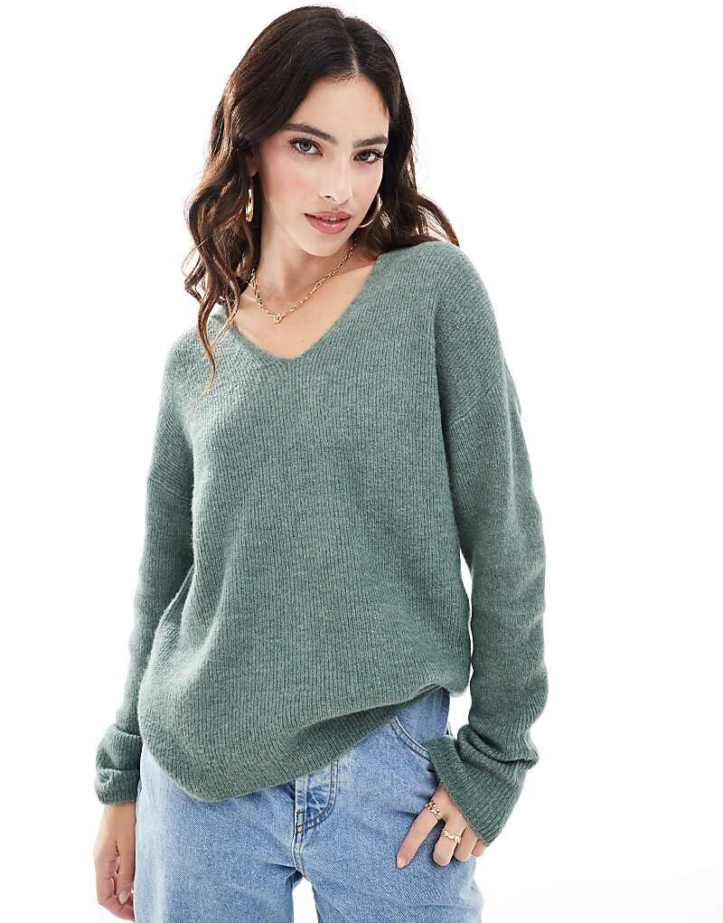 Vero Moda – легкий свитер зеленого меланжевого цвета с V-образным вырезом
Vero Moda – легкий свитер зеленого меланжевого цвета с V-образным вырезом