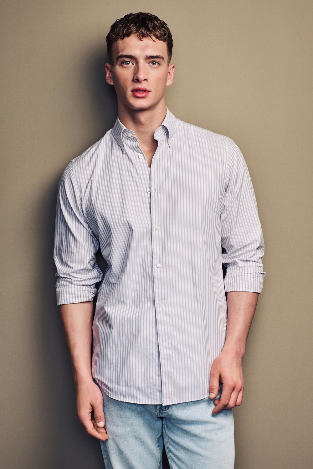 Рубашка из 100% хлопка с одинарной манжетой и вырезным воротником Next, коричневый
Рубашка из 100% хлопка с одинарной манжетой и вырезным воротником Next, коричневый