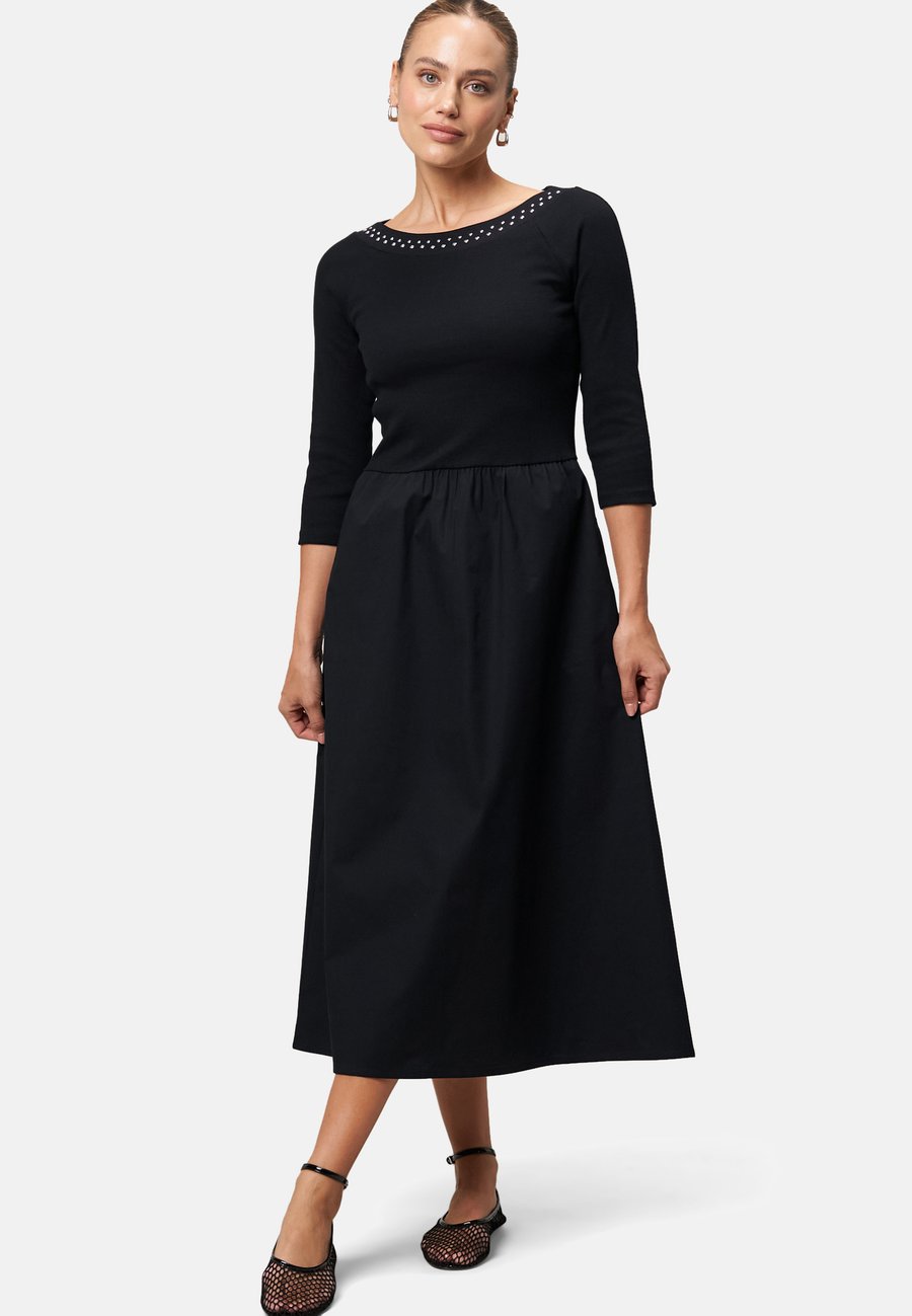 Платье zero MIT NIETEN, Patch Blackblack/Black
Платье zero MIT NIETEN, Patch Blackblack/Black