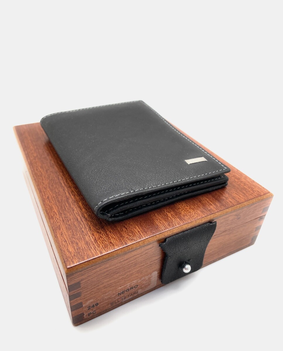 Черный кожаный кошелек с десятью картами Pielnoble, черный
Черный кожаный кошелек с десятью картами Pielnoble, черный