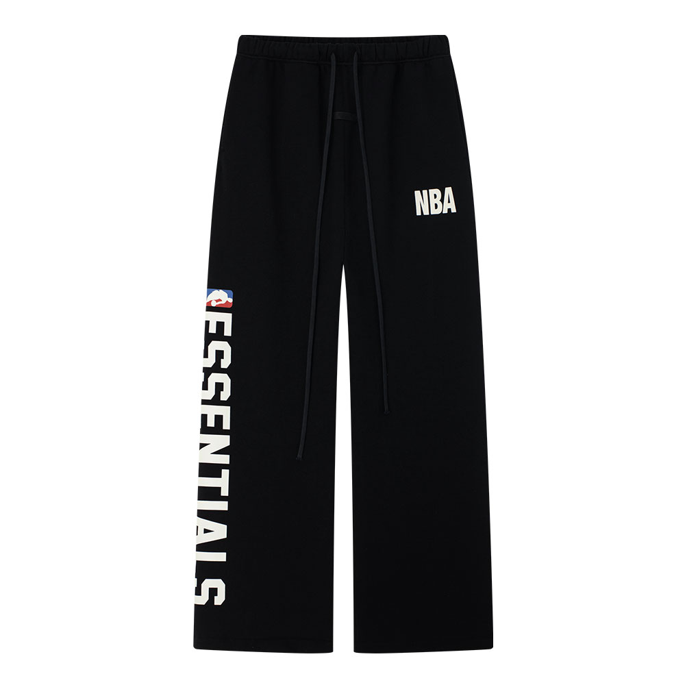 NBA FW25 LOUNGE FIT SWEATPANT вязаные спортивные штаты мужские Fear Of God Essentials, черный
NBA FW25 LOUNGE FIT SWEATPANT вязаные спортивные штаты мужские Fear Of God Essentials, черный