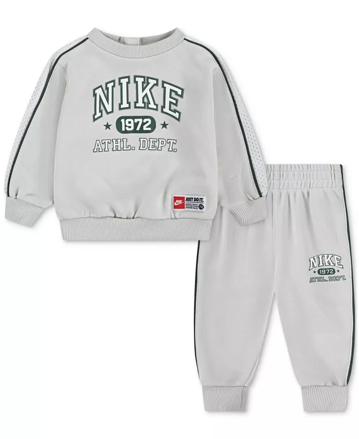 Комплект из 2 предметов: толстовка с круглым вырезом и штаны для мальчиков Nike, черный
Комплект из 2 предметов: толстовка с круглым вырезом и штаны для мальчиков Nike, черный