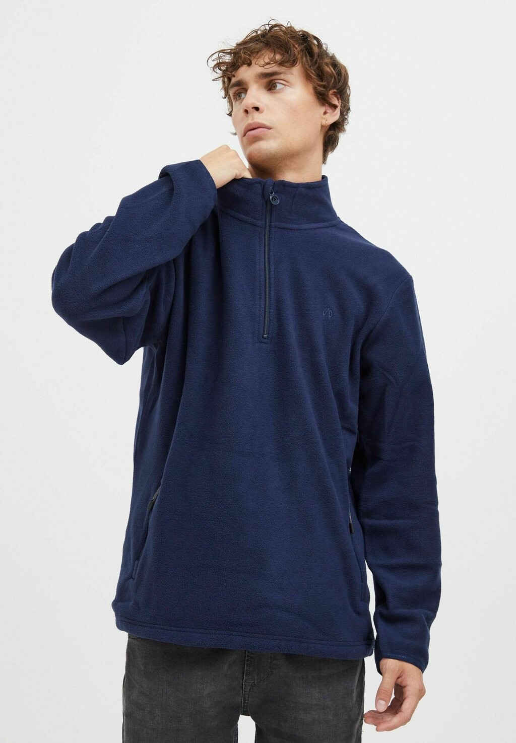 С ВОРОТНИКОМ TROYER North Bend Nbcotas M North Bend
С ВОРОТНИКОМ TROYER North Bend Nbcotas M North Bend