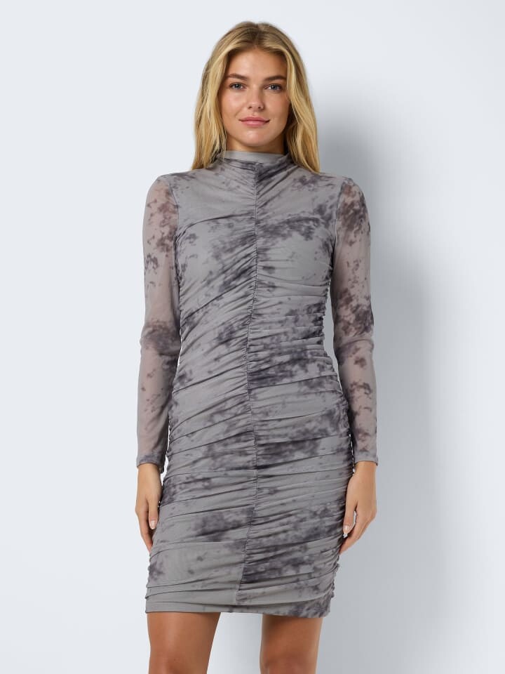 Платье до колена Noisy may Kleid Kurz Stretch Allover-Print Rundhals, серый
Платье до колена Noisy may Kleid Kurz Stretch Allover-Print Rundhals, серый
