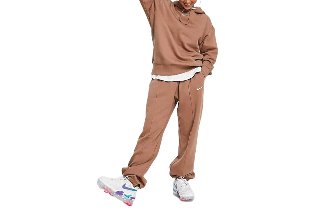 Трикотажные спортивные штаны женские коричневые Nike
Трикотажные спортивные штаны женские коричневые Nike