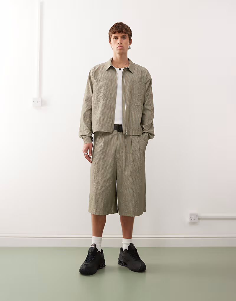 Удлиненные шорты цвета хаки Collusion
Удлиненные шорты цвета хаки Collusion