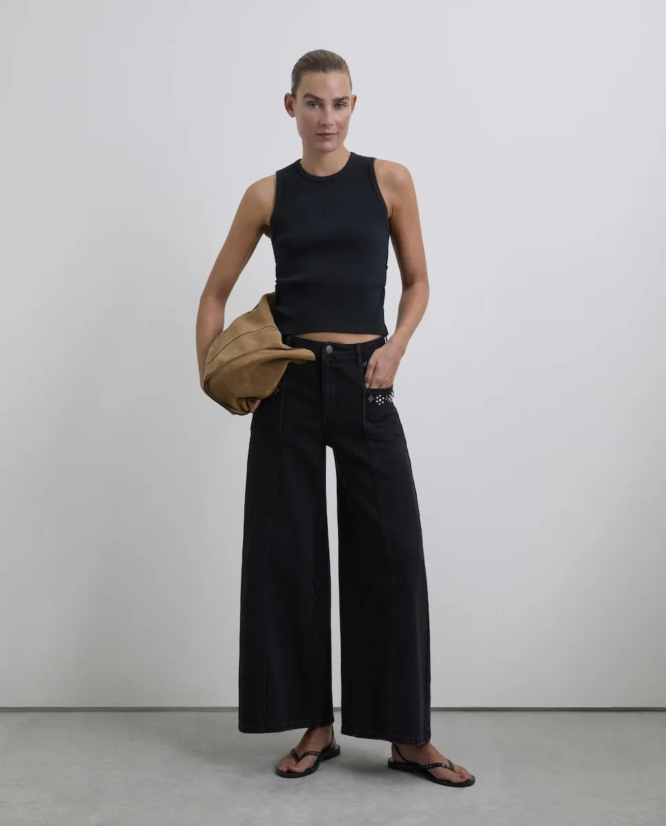 Женские прямые джинсы черного цвета с заклепками Scalpers
Женские прямые джинсы черного цвета с заклепками Scalpers