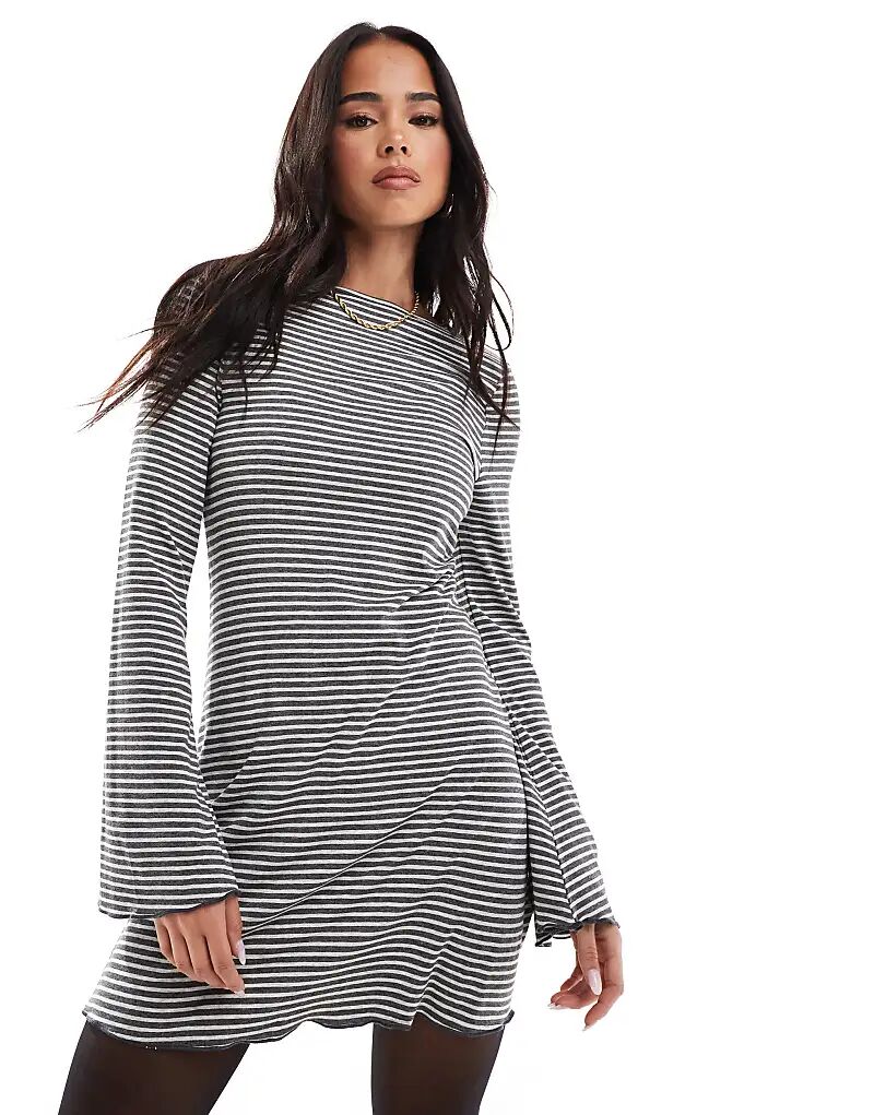 Платье в полоску с мягким начесом, в рубчик, с расклешенной юбкой Miss Selfridge
Платье в полоску с мягким начесом, в рубчик, с расклешенной юбкой Miss Selfridge