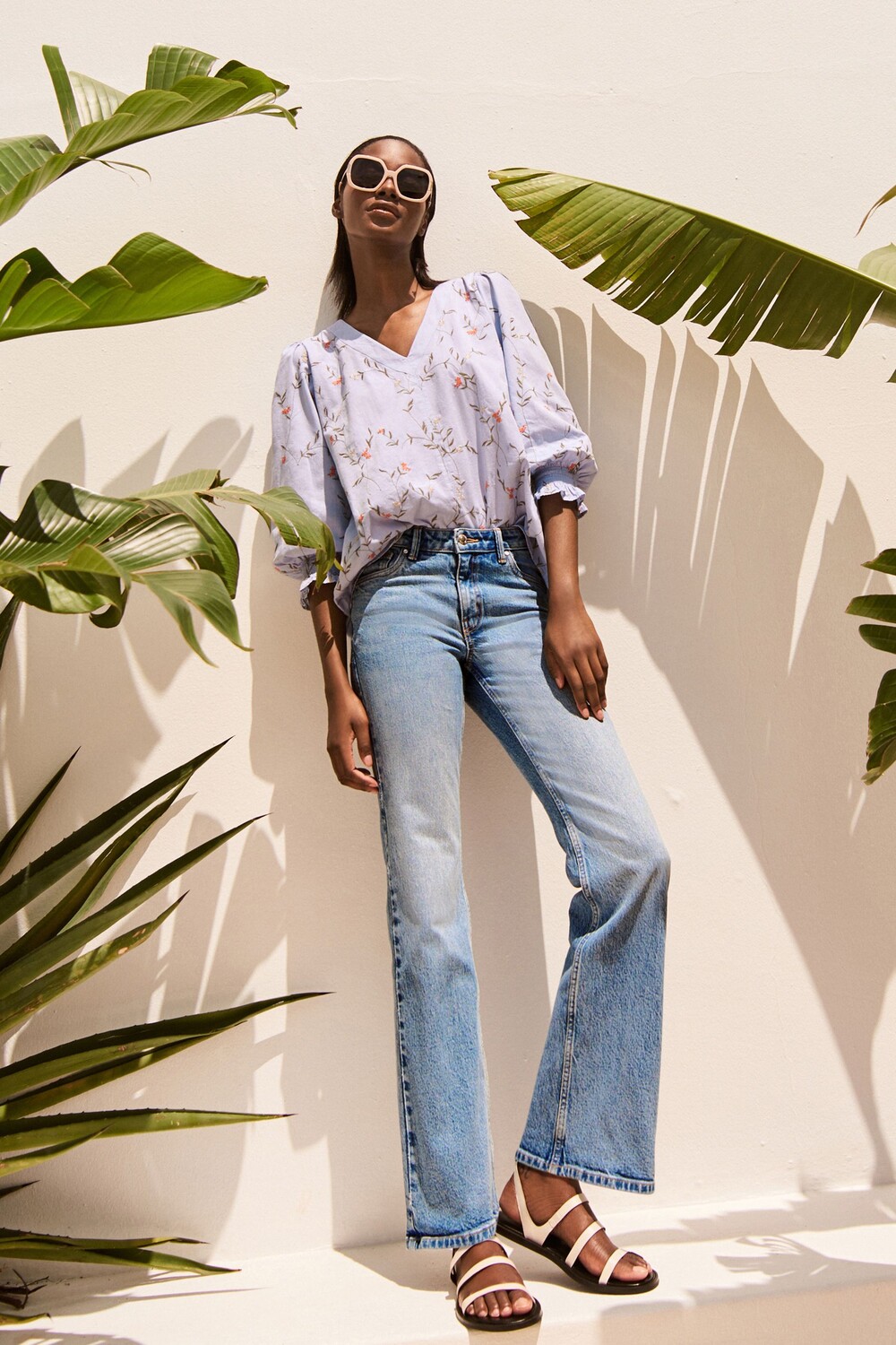 Джинсы с высоким содержанием хлопка заниженной талией свободного кроя и расклешенными штанинами Next, синий
Джинсы с высоким содержанием хлопка заниженной талией свободного кроя и расклешенными штанинами Next, синий