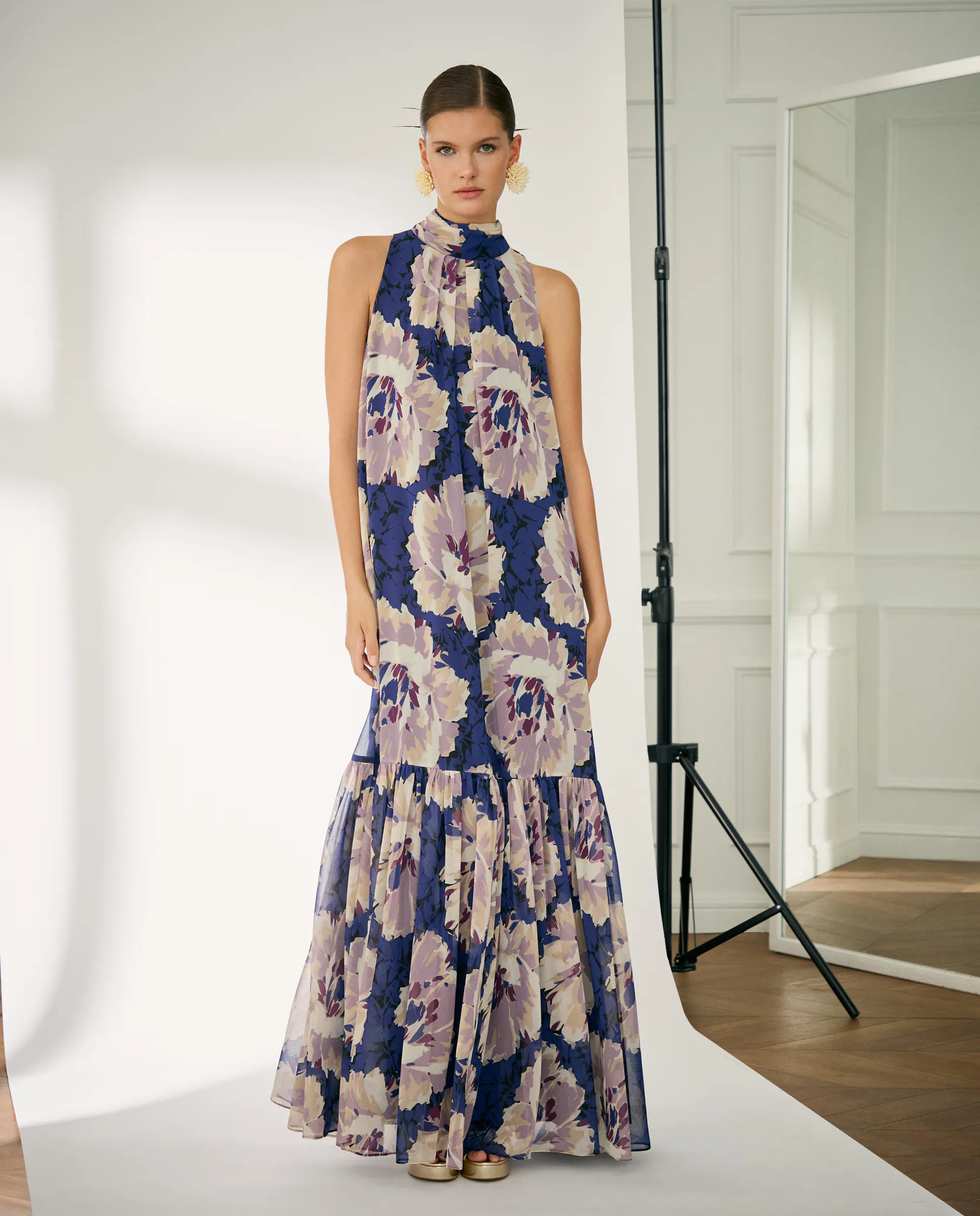 Женское длинное струящееся платье с запахом и рюшами на спине Woman Fiesta El Corte Inglés, синий
Женское длинное струящееся платье с запахом и рюшами на спине Woman Fiesta El Corte Inglés, синий