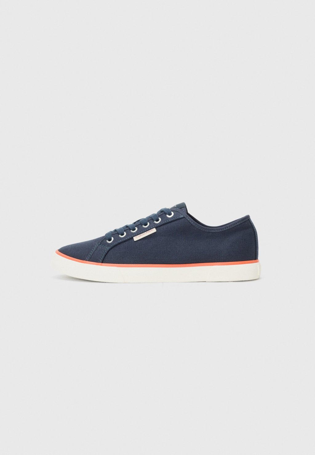 Кроссовки ESS VULC Calvin Klein Jeans, синий
Кроссовки ESS VULC Calvin Klein Jeans, синий