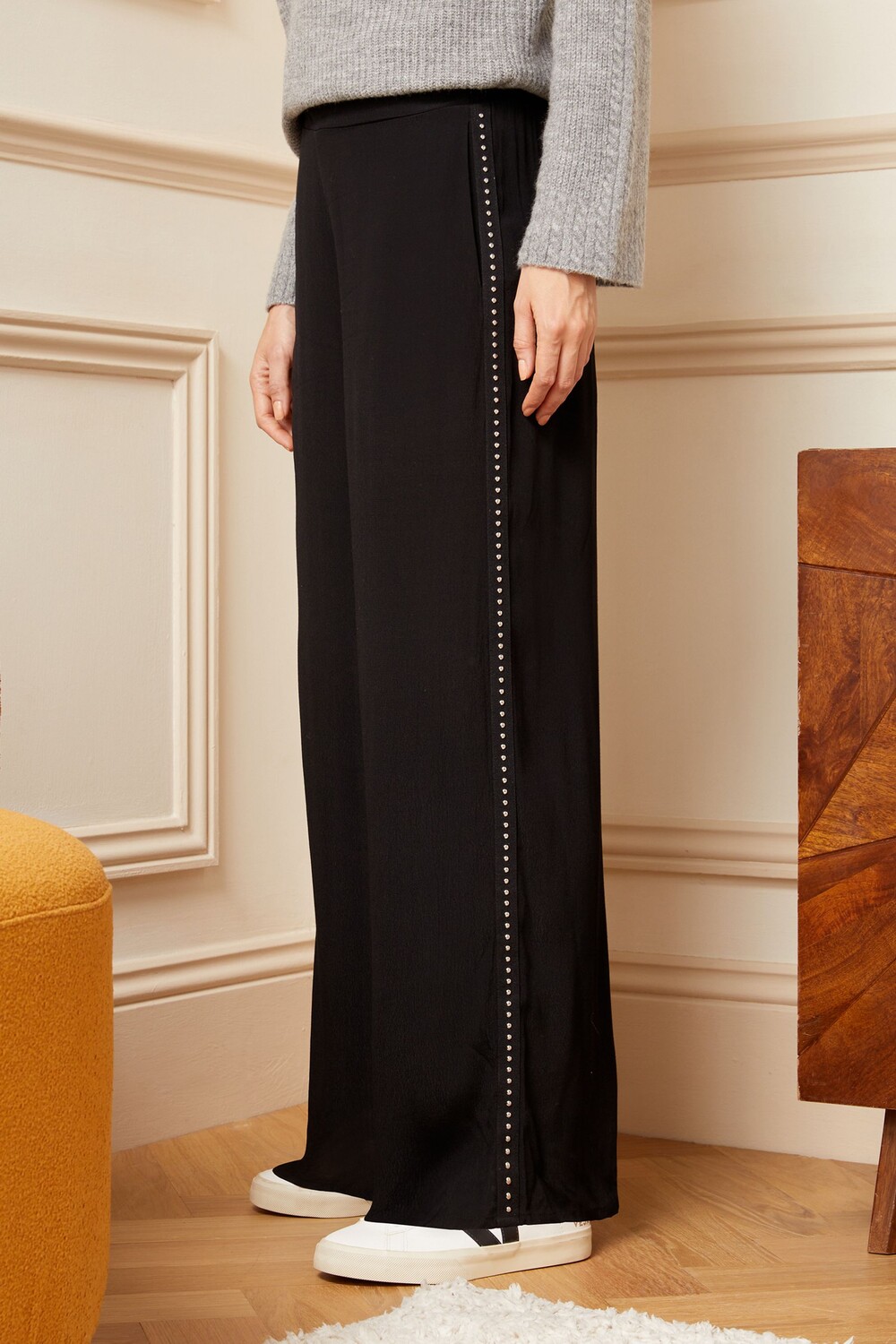 Легкие широкие брюки с боковыми вставками Love & Roses, черный
Легкие широкие брюки с боковыми вставками Love & Roses, черный