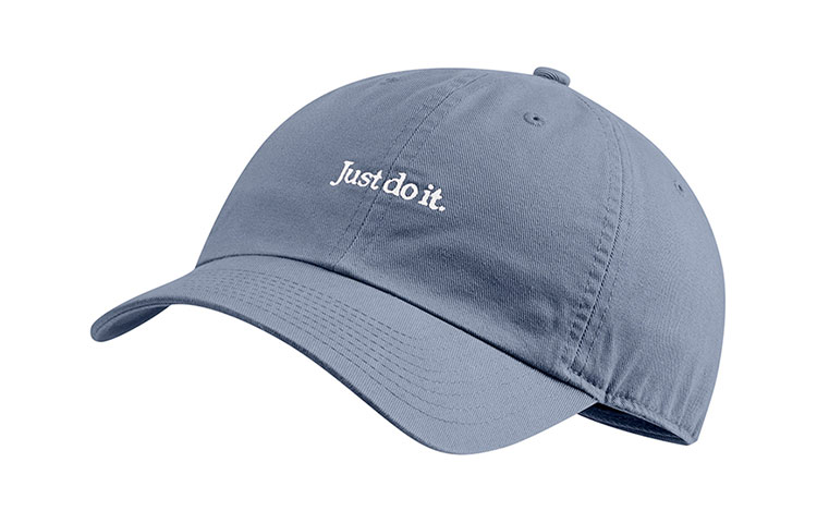 Хлопковая бейсболка унисекс синяя Nike
Хлопковая бейсболка унисекс синяя Nike