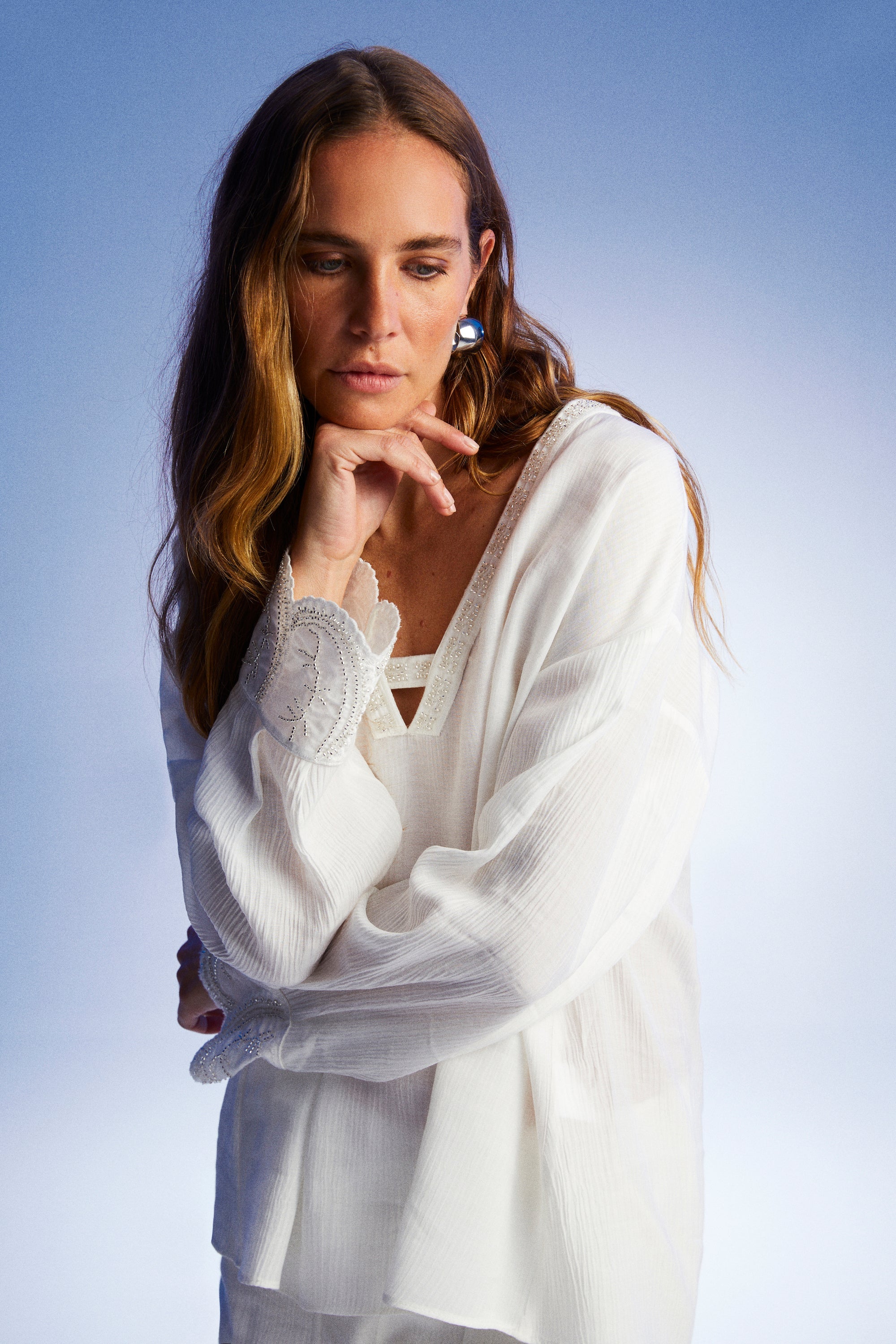 Блузка с вышивкой камнями Nocturne, белый
Блузка с вышивкой камнями Nocturne, белый