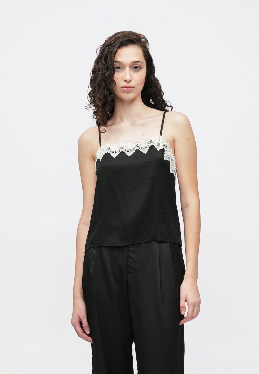 Топ GAP CAMI, True Black/Black
Топ GAP CAMI, True Black/Black