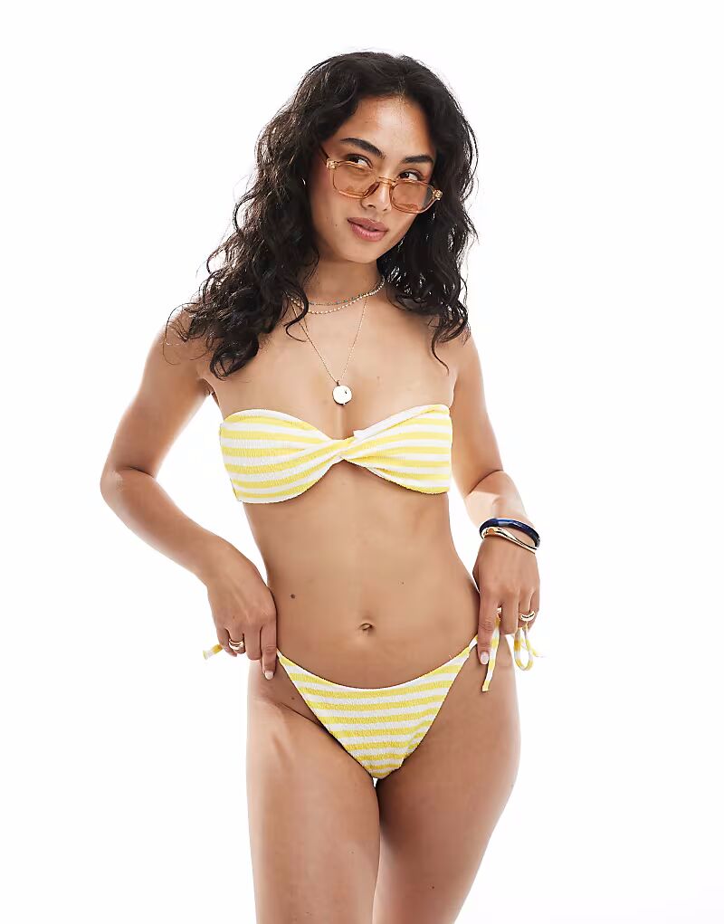 Текстурированные плавки бикини Miss Selfridge с завязками по бокам желтого цвета
Текстурированные плавки бикини Miss Selfridge с завязками по бокам желтого цвета