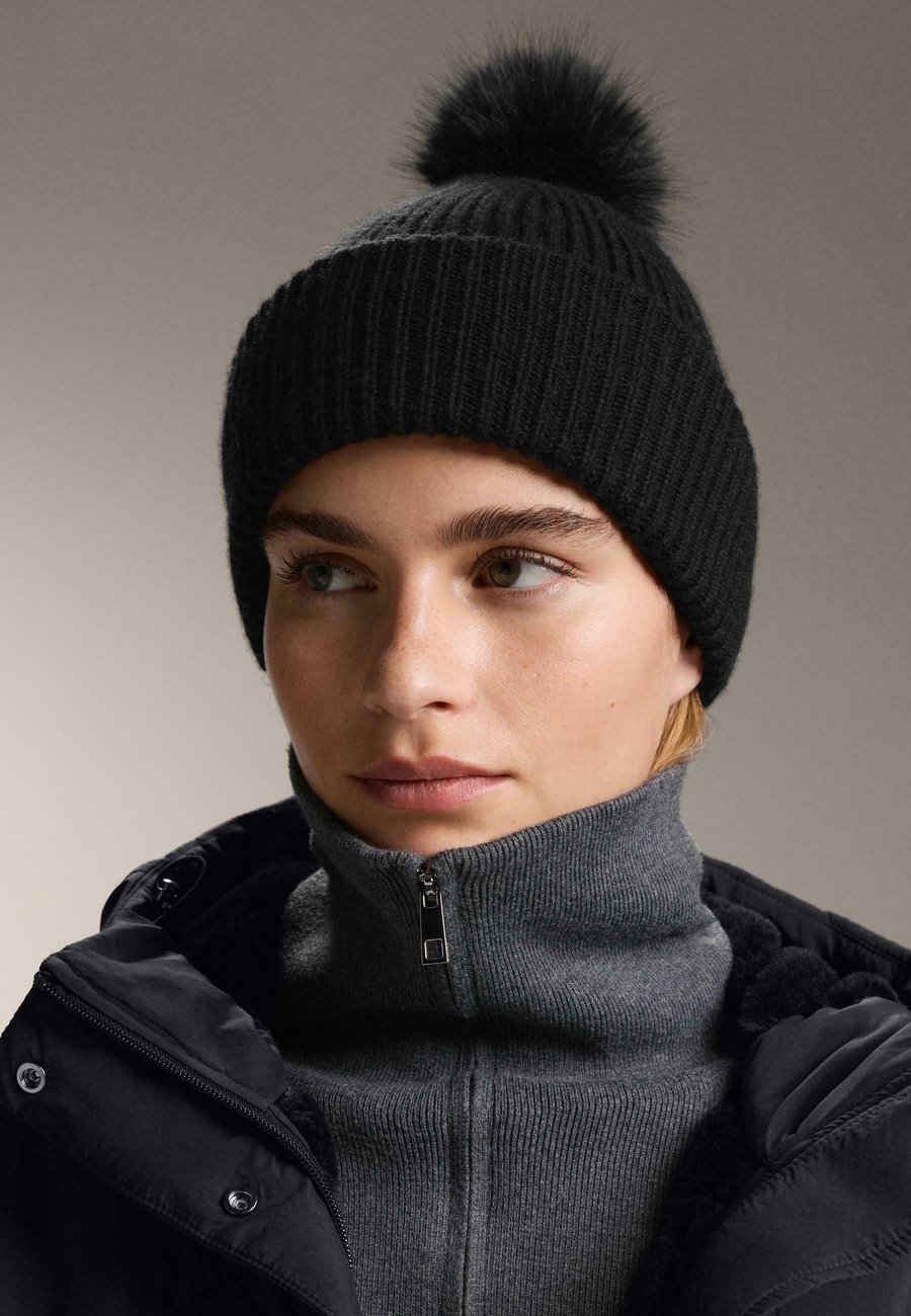 Шапка OYSHO WOOL BLEND KNIT WITH POMPOM, Black
Шапка OYSHO WOOL BLEND KNIT WITH POMPOM, Black