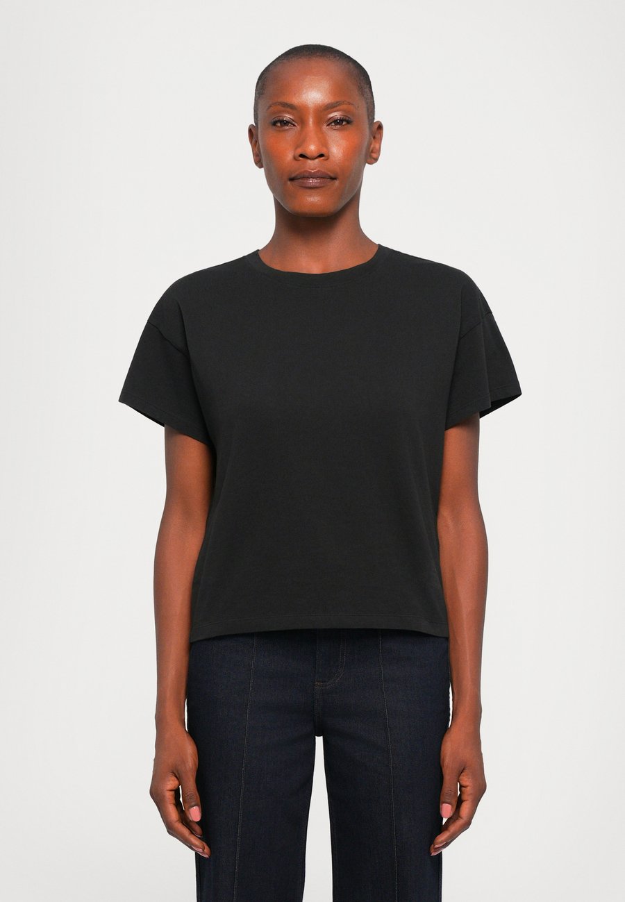Футболка rag & bone KELLY BOXY TEE, Black, Белый, Футболка rag & bone KELLY BOXY TEE, Black
Футболка rag & bone KELLY BOXY TEE, Black, Белый, Футболка rag & bone KELLY BOXY TEE, Black