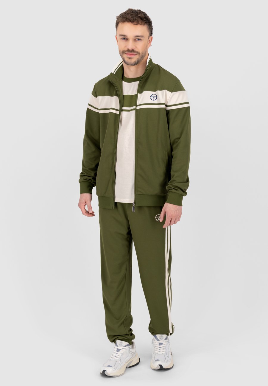Спортивный костюм Sergio Tacchini DAMARINDO SET, Sphagnum/Gardenia/Khaki
Спортивный костюм Sergio Tacchini DAMARINDO SET, Sphagnum/Gardenia/Khaki