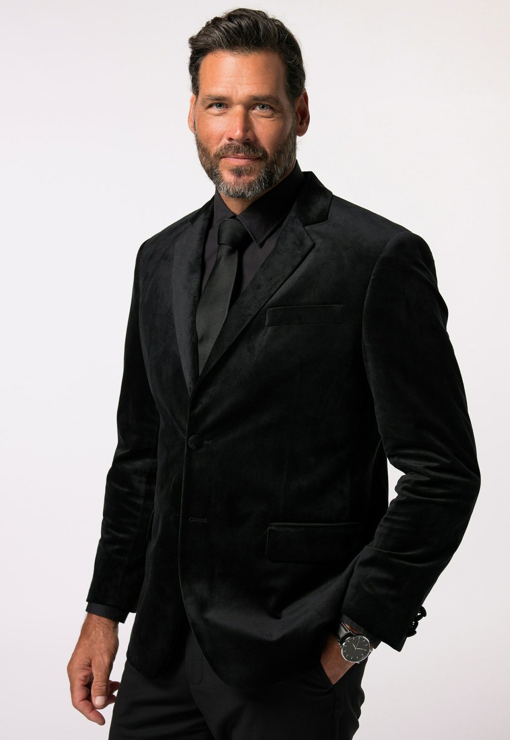 Пиджак-блейзер SMOKING REVERS KNOPFVERSCHLUSS JP1880, черный
Пиджак-блейзер SMOKING REVERS KNOPFVERSCHLUSS JP1880, черный