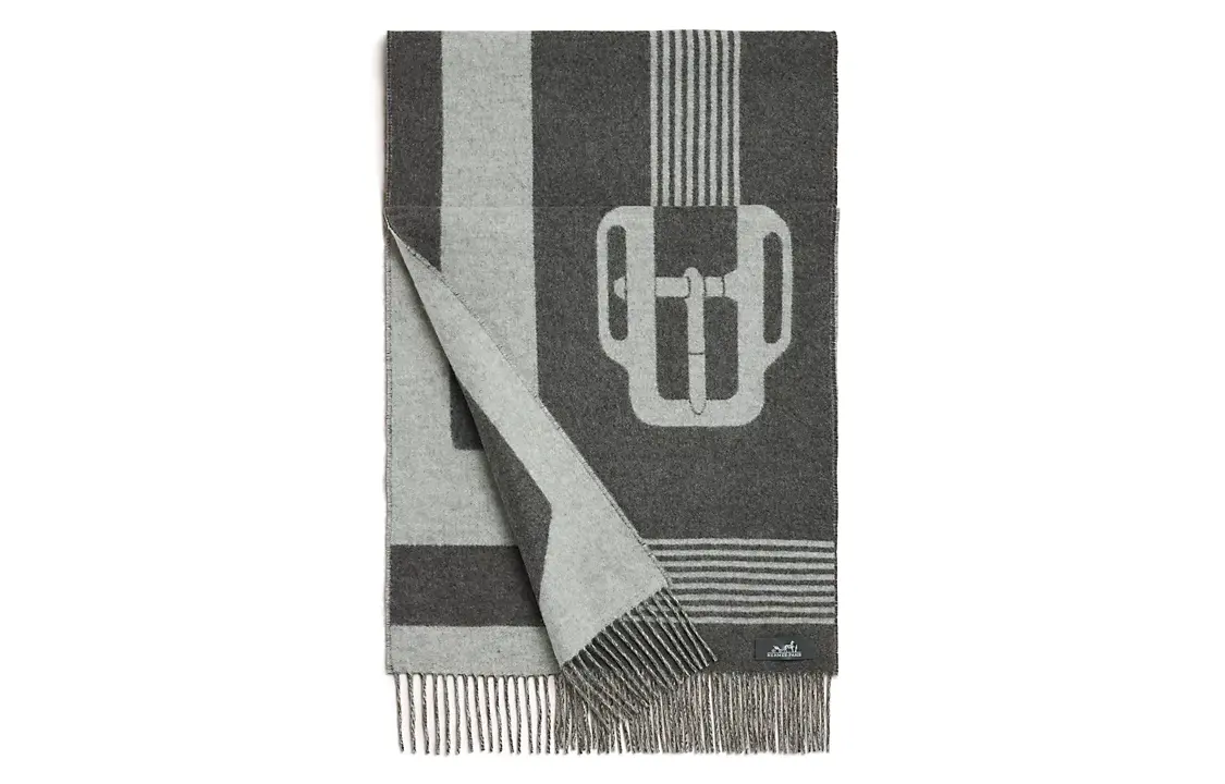 Вязаный шарф женский серый HERMES
Вязаный шарф женский серый HERMES