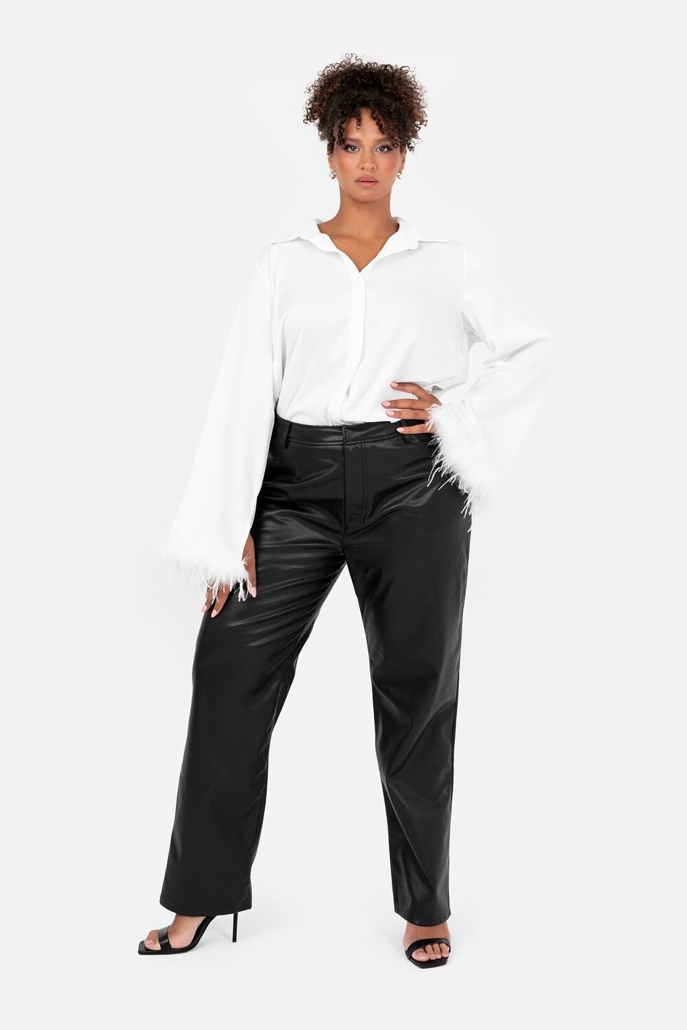 Атласная рубашка с отделкой из перьев на манжетах Lovedrobe, белый
Атласная рубашка с отделкой из перьев на манжетах Lovedrobe, белый