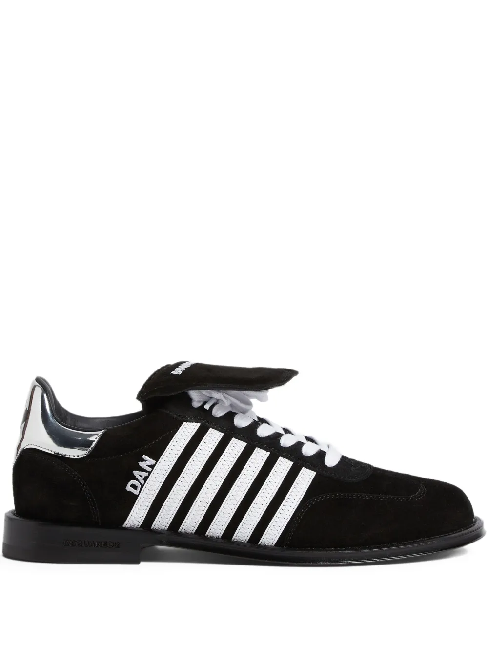 Кроссовки на шнуровке DSQUARED2, черный
Кроссовки на шнуровке DSQUARED2, черный