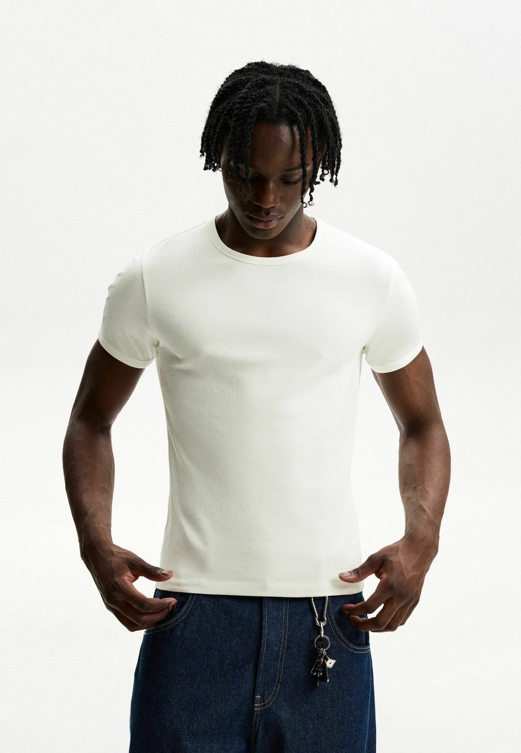 Базовая футболка SHORT SLEEVE Bershka, белый 
Базовая футболка SHORT SLEEVE Bershka, белый