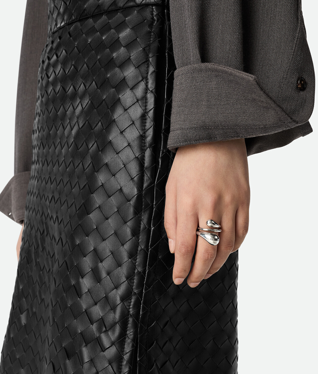 Drop ring BOTTEGA VENETA, серебро
Drop ring BOTTEGA VENETA, серебро