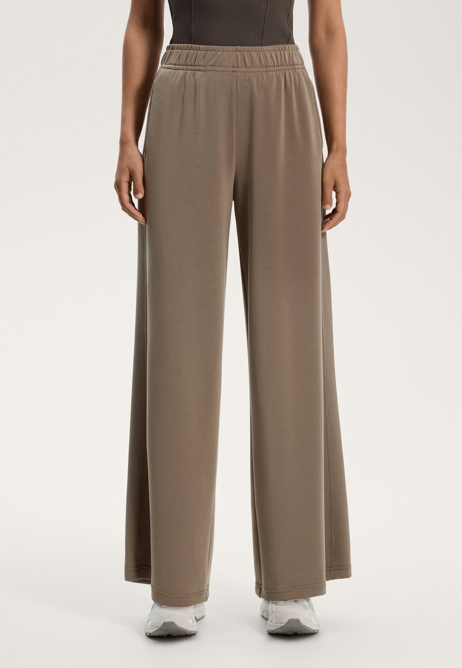 Брюки OYSHO SOFT-TOUCH SIDE RIB STRAIGHT-LEG, Brown/Taupe
Брюки OYSHO SOFT-TOUCH SIDE RIB STRAIGHT-LEG, Brown/Taupe