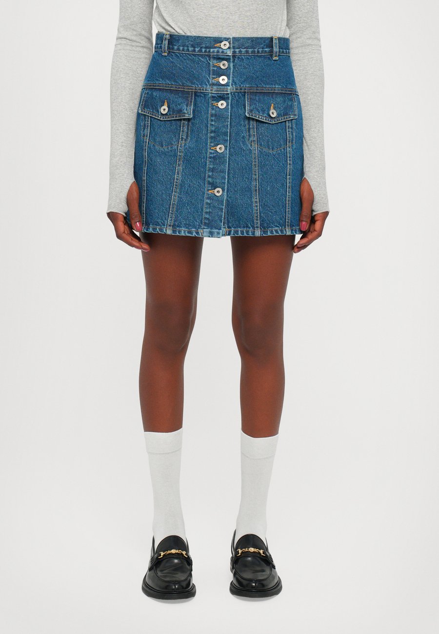 Юбка Ksenia Schnaider FACING MINI SKIRT, Medium Blue/Blue
Юбка Ksenia Schnaider FACING MINI SKIRT, Medium Blue/Blue