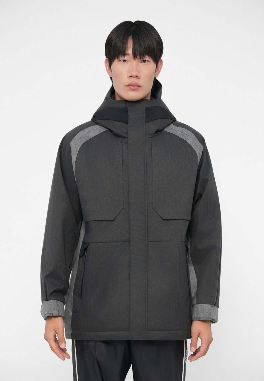 Пальто EA7 Emporio Armani TRAIN LUX PADDED HOODIE JACKET, Dark Grey Melange/Grey
Пальто EA7 Emporio Armani TRAIN LUX PADDED HOODIE JACKET, Dark Grey Melange/Grey