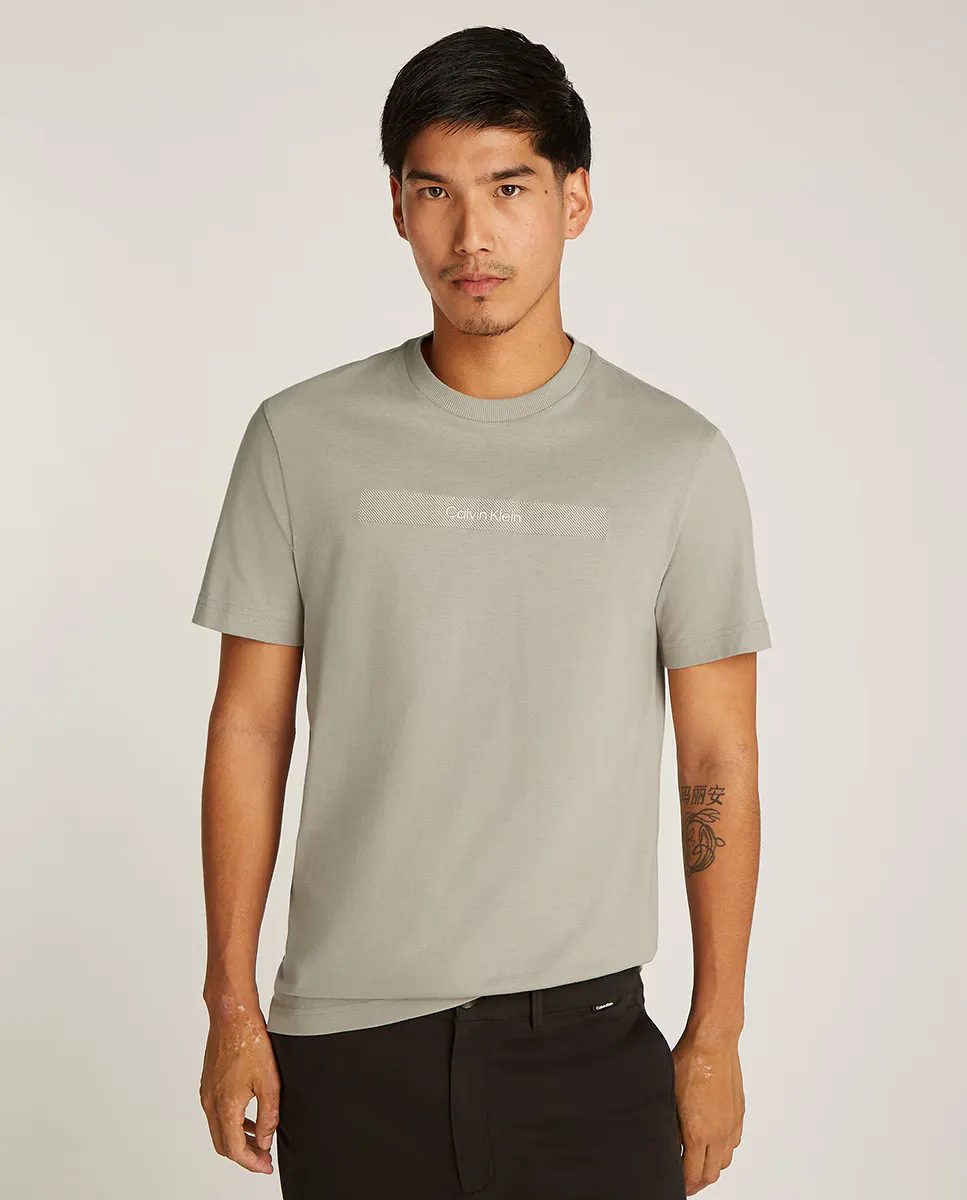 Мужская футболка с вышитым логотипом Calvin Klein, бежевый
Мужская футболка с вышитым логотипом Calvin Klein, бежевый