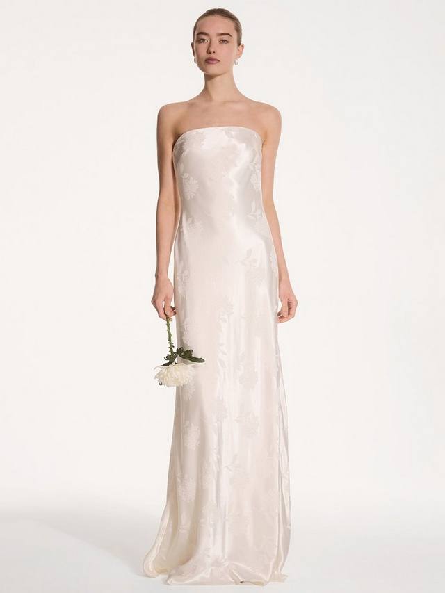 Сицилия жаккарда с цветочным рисунком OMNES, слоновая кость
Сицилия жаккарда с цветочным рисунком OMNES, слоновая кость