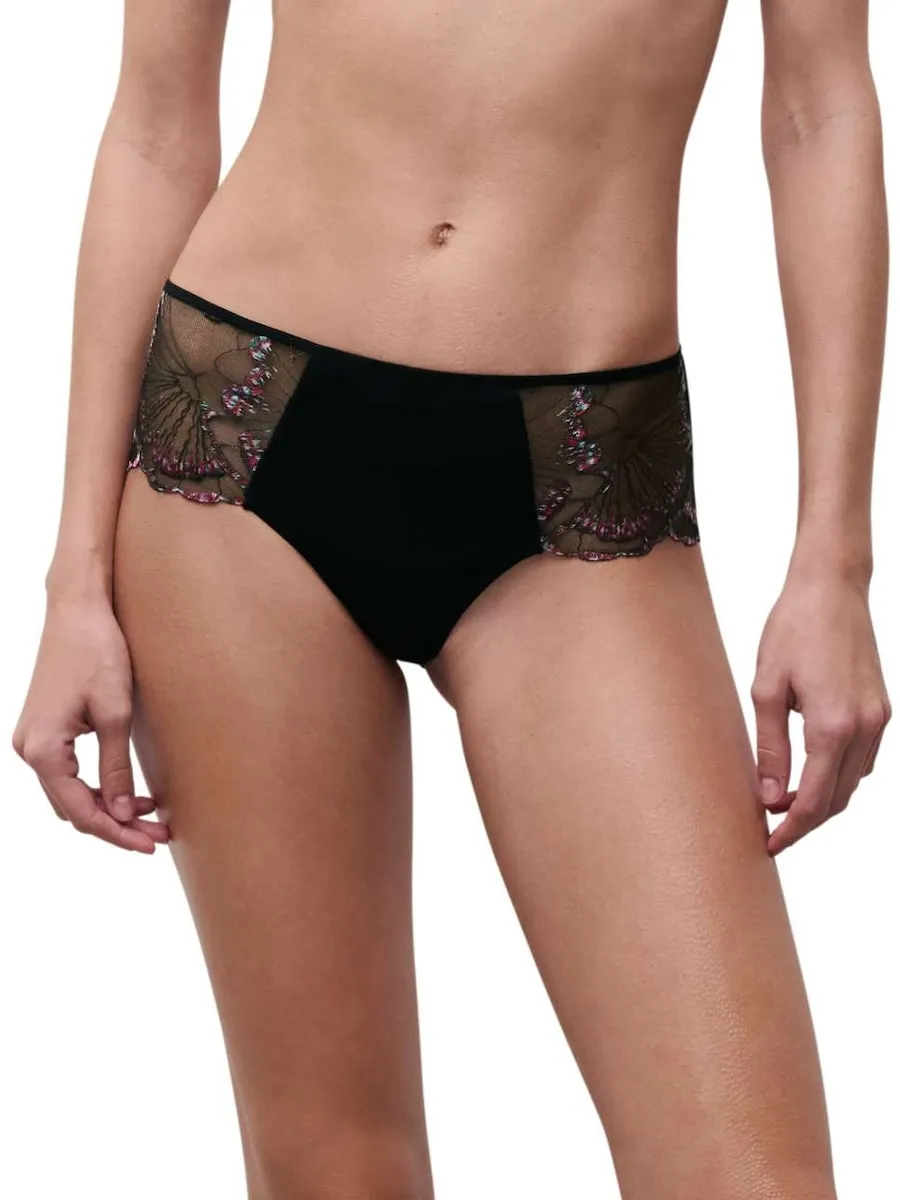 Эротические трусики с кружевом и вышивкой из линии Lily Chantelle, черный
Эротические трусики с кружевом и вышивкой из линии Lily Chantelle, черный