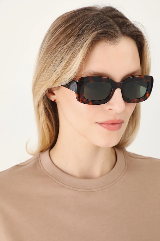 Солнцезащитные очки Medicine, коричневый
Солнцезащитные очки Medicine, коричневый