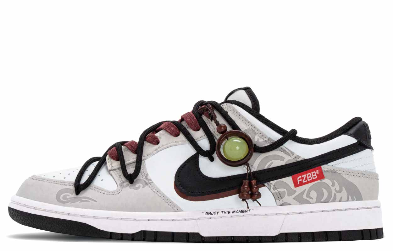 Nike Кроссовки для скейтбординга Dunk Galloping Into The New Journey с низким верхом, устойчивые к истиранию, мужские, черно-серо-белые
Nike Кроссовки для скейтбординга Dunk Galloping Into The New Journey с низким верхом, устойчивые к истиранию, мужские, черно-серо-белые